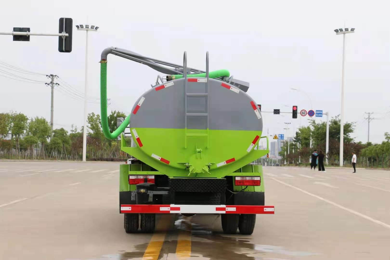 33085೵